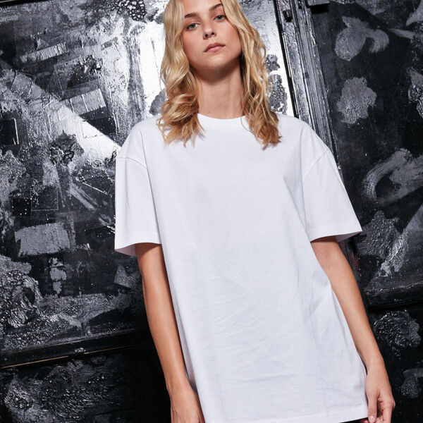 Women's oversized boyfriend tee Thumbnail